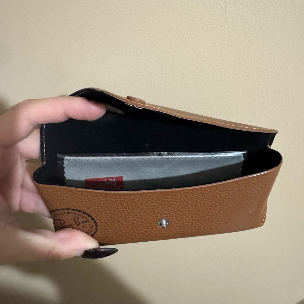 Ray-Ban Tan Case - Picture 2 of 2